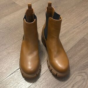 GOTTA GO!!!! NWOT✨ Madden Girl boots, size 7